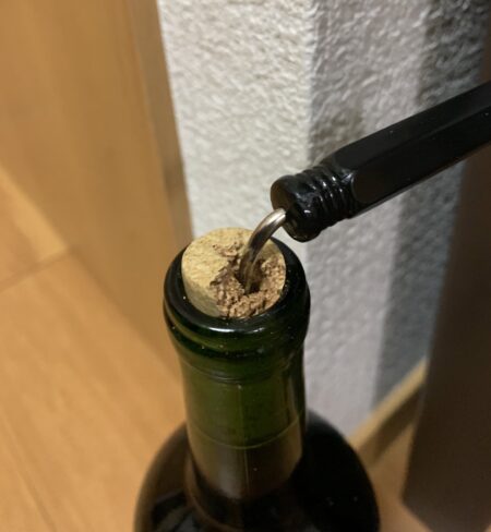 ワインの口で割れたコルク栓